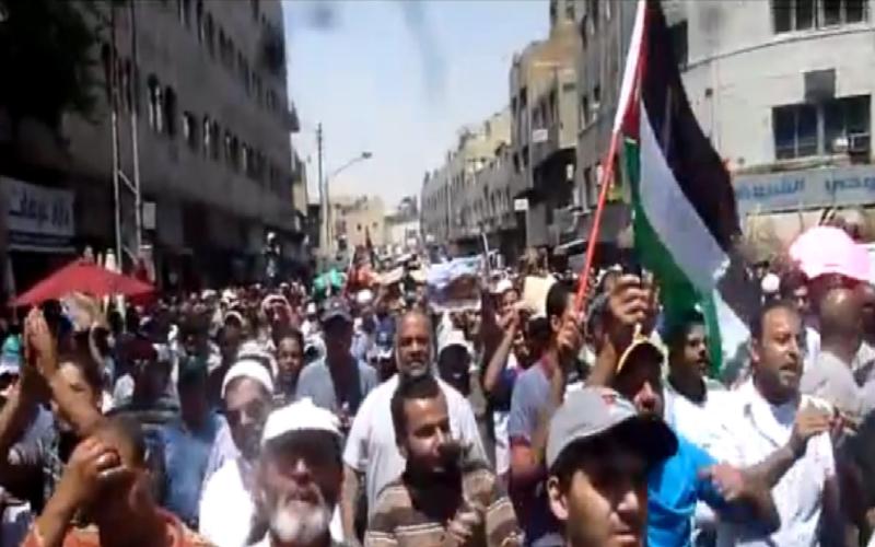 موجة الحر تنعكس على شعارات فعاليات الجمعة في العاصمة