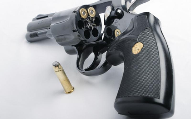 الرصيفة: اصابة رجل امن بعيار ناري 