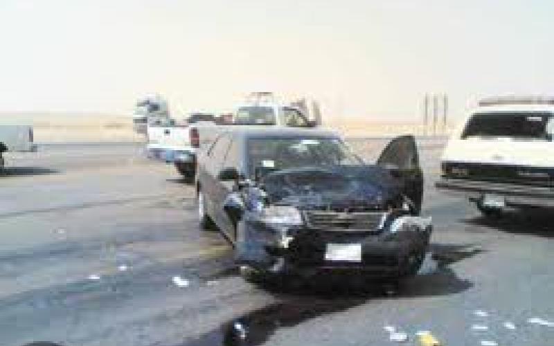 تصادم 7 سيارات على الطريق الصحراوي بسبب الغبار دون وقوع إصابات