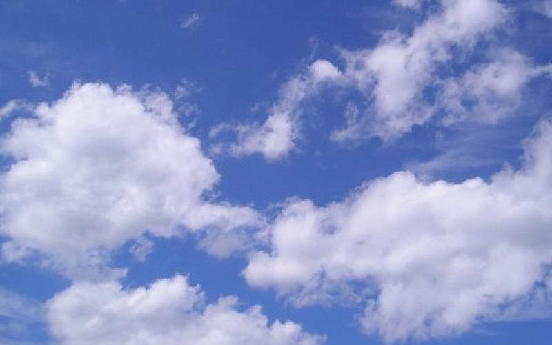 طقس حار وانخفاض متوقع الاثنين 