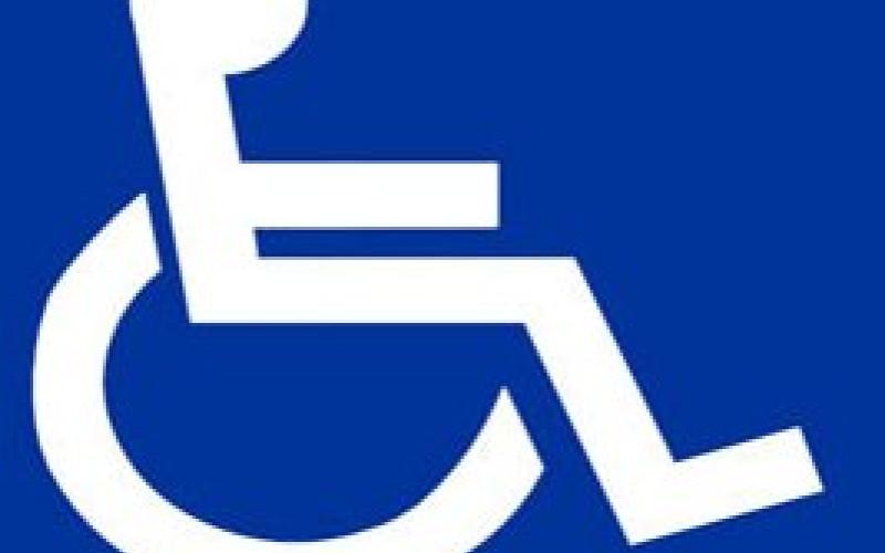 عمان الاهلية ترفض تسجيل طالب معاق حركيا 