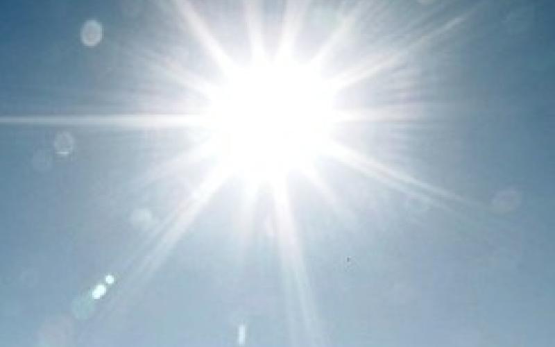 طقس حار نسبيا الى حار حتى الأحد 