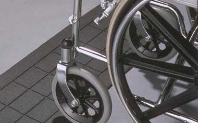 مطالبات بالتحقيق برفض الاهلية طالب معاق حركيا