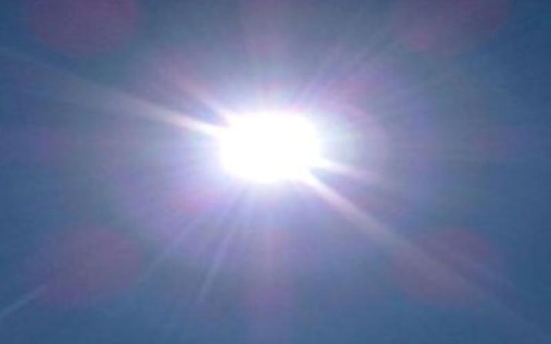 طقس حار نسبيا الى حار حتى الأربعاء 