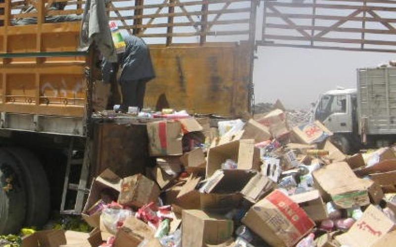 الامانة تتلف 5 اطنان مواد غذائية غير صالحة 