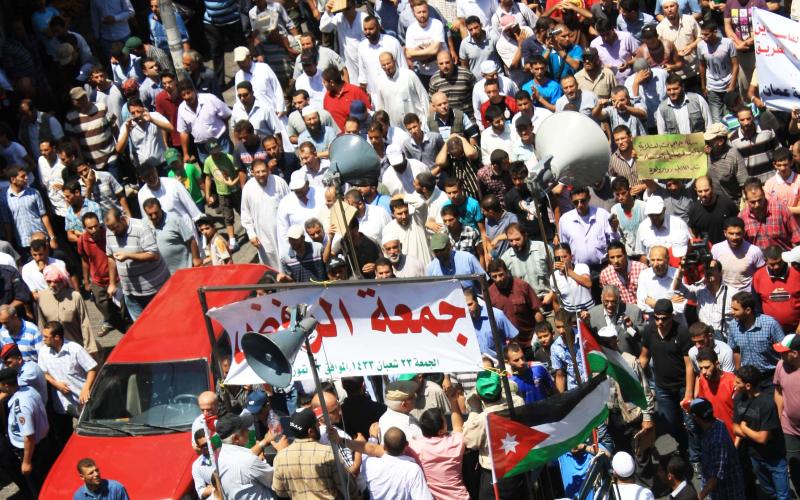 الآلاف في مسيرة الرفض من أمام الحسيني: يا إصلاح يا إعدام صور