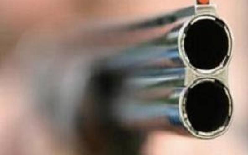 اصابة حارس في اطلاق نار على منزل 