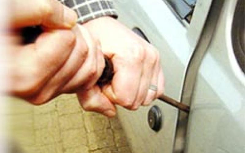 يسرقون سيارتك ويبيعونك اياها!!