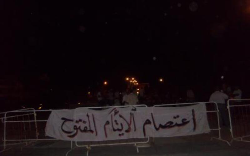 الأيتام يؤكدون فض اعتصامهم بالقوة والأمن ينفي