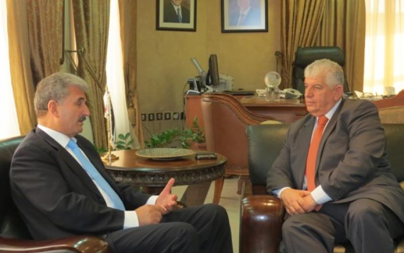 وزير العمل يشكل لجنة لمعالجة قضايا الحقوق العمالية