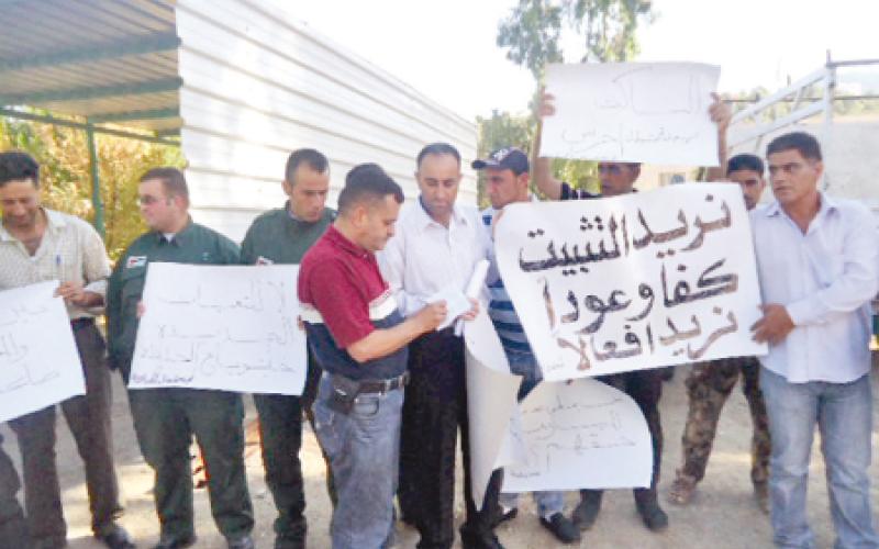 عمال الزراعة يستمرون بالتوقف عن العمل