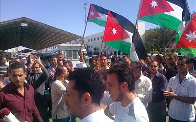 موظفو وعمال الموانئ يتوقفون عن العمل الأحد