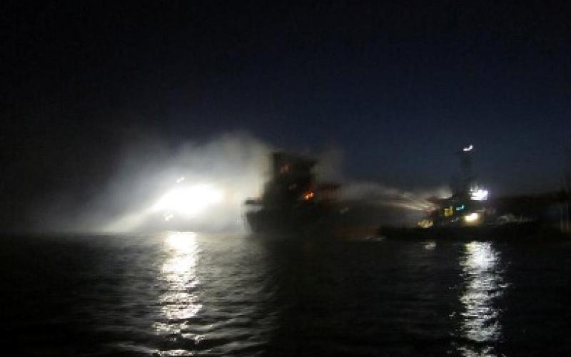 السيطرة على حريق الباخرة التركية المفتعل