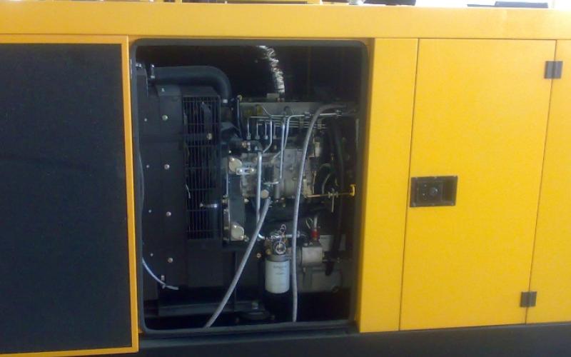 إخماد حريق مولد كهربائي 