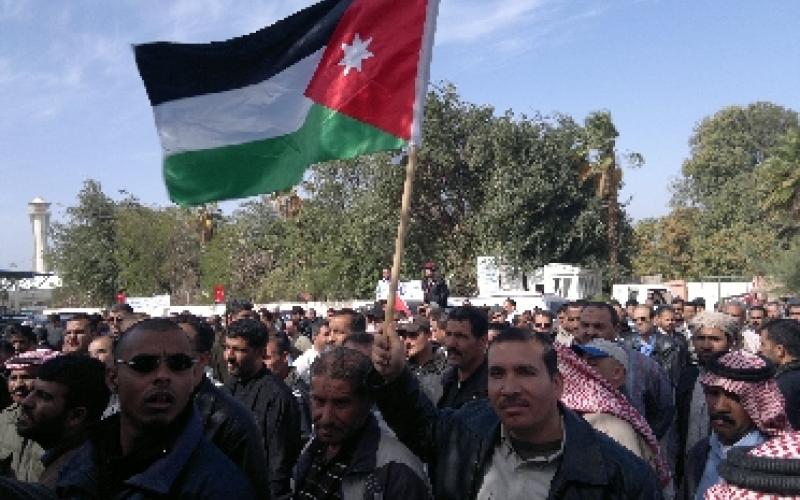 استمرار توقف عمال الموانئ عن العمل