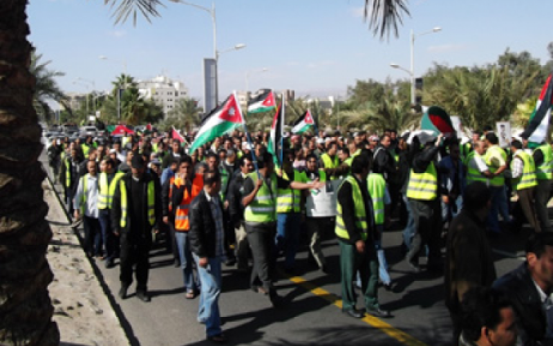 وعود بتلبية ما أمكن من مطالب عمال الموانئ 