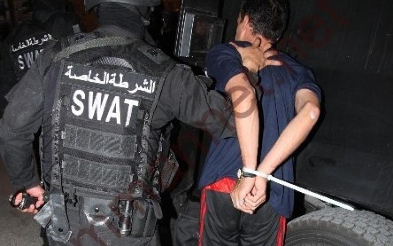 القبض على مطلوب خطير في الحسا وأخر في العقبة 