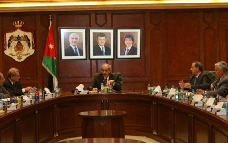 الطراونة: لا نية لفتح مخيمات جديدة للسوريين