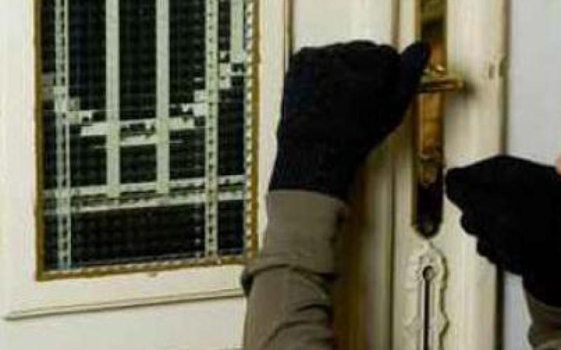 القبض على 4 اشخاص من جنسيات اجنبية امتهنوا سرقة المنازل 