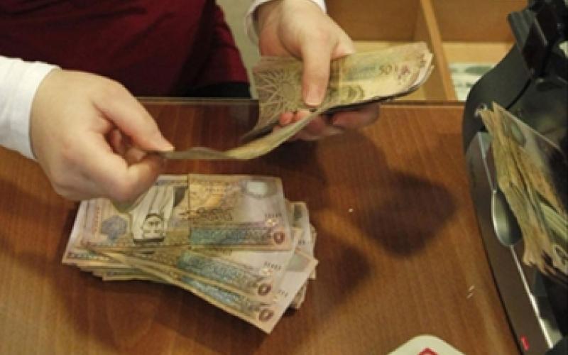 المالية تبدأ الخميس صرف رواتب القطاع العام 