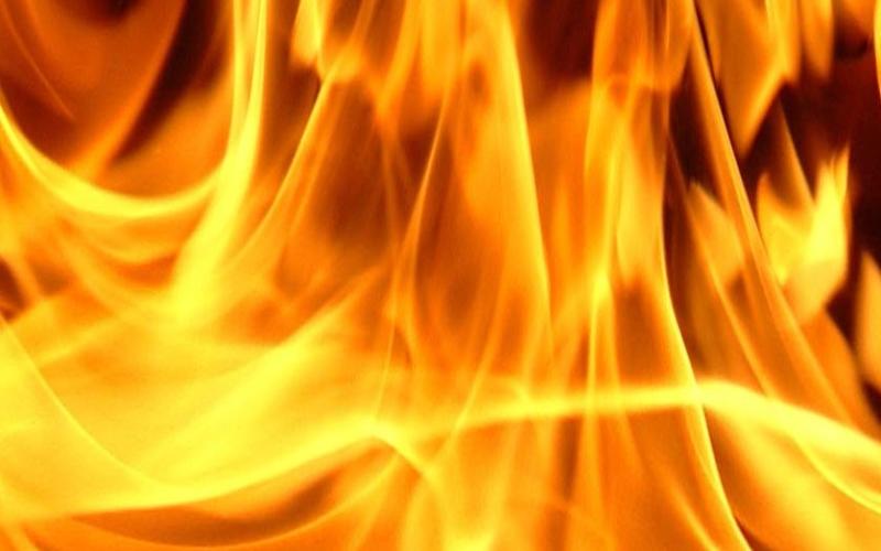 المفرق: حريق في مستودع 