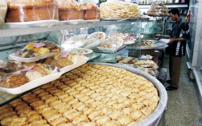 تراجع مبيعات الحلويات والملابس في موسم العيد