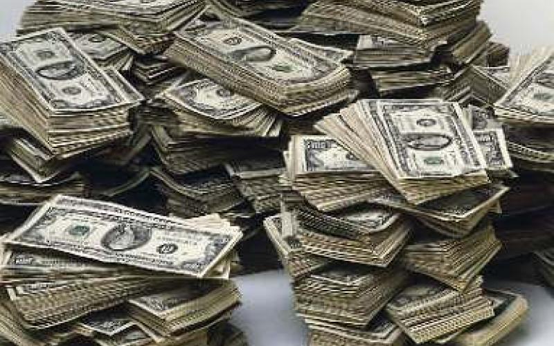 ضبط 140 الف دولار مزيف