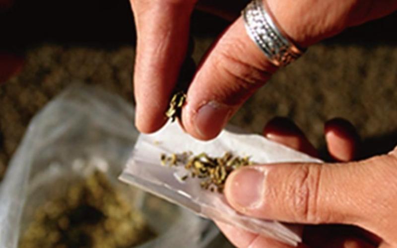 القبض على 4 اشخاص بحوزتهم مخدرات في جبل الحسين 