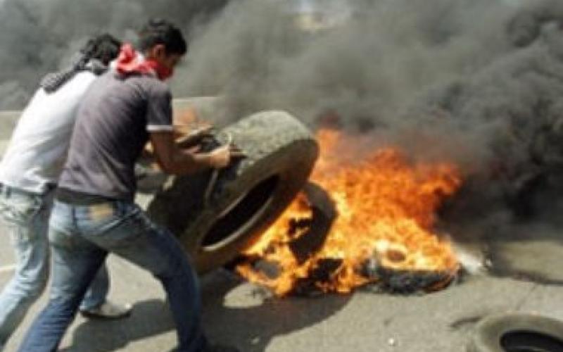 إصابة أحد مغلقي الطرق بالإطارات المشتعلة بتبادل النار مع الأمن