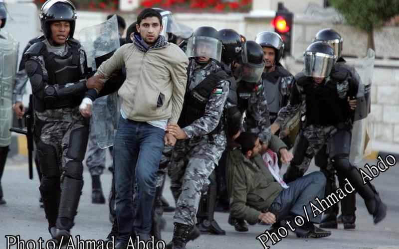 " حريات المحامين" ترصد انتهاكات بحق موقوفي الاحتجاجات 