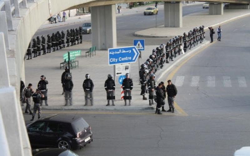 مسيرة باتجاه الداخلية رفضا لقرار رفع الاسعار 