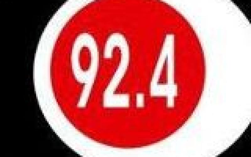 بايونيرز "بدون واسطة" على راديو البلد