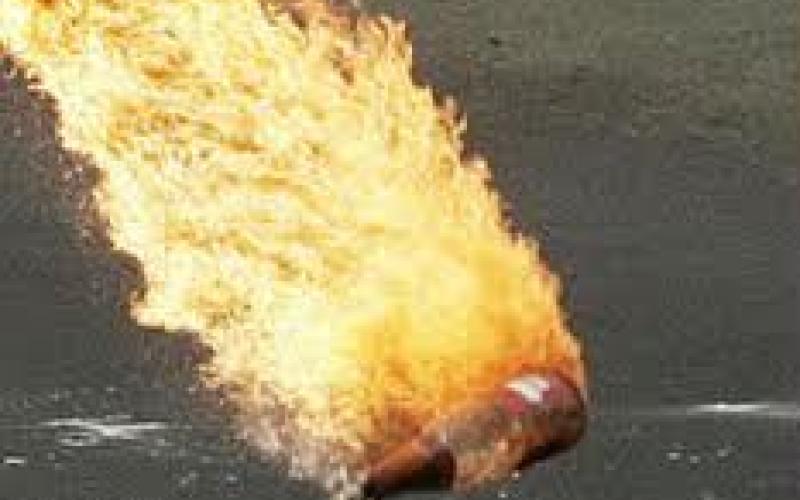 إلقاء زجاجة حارقة على مركز أمن الزرقاء