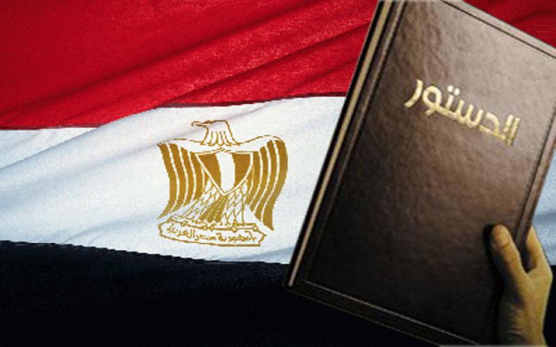 مصر: الانتهاء من صياغة الدستور واحتجاجات شعبية
