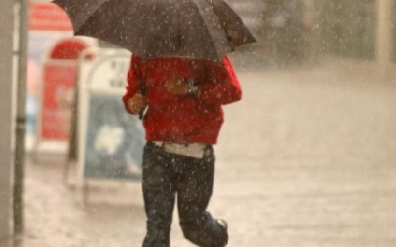 طقس بارد نسبيا وماطر حتى السبت 