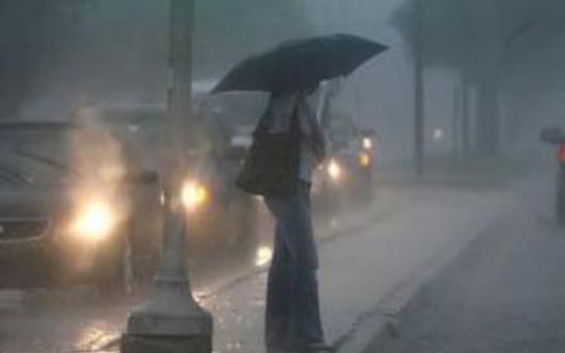 منخفض جوي وأمطار مصحوبة بالرعد 