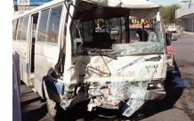 اربد: 8 إصابات في تدهور باص 