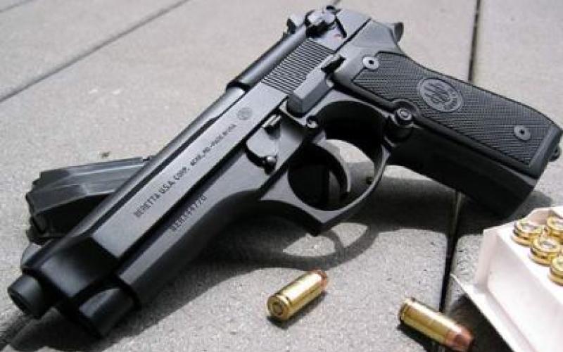 اصابة رجل امن في تبادل اطلاق النار مع لصوص 