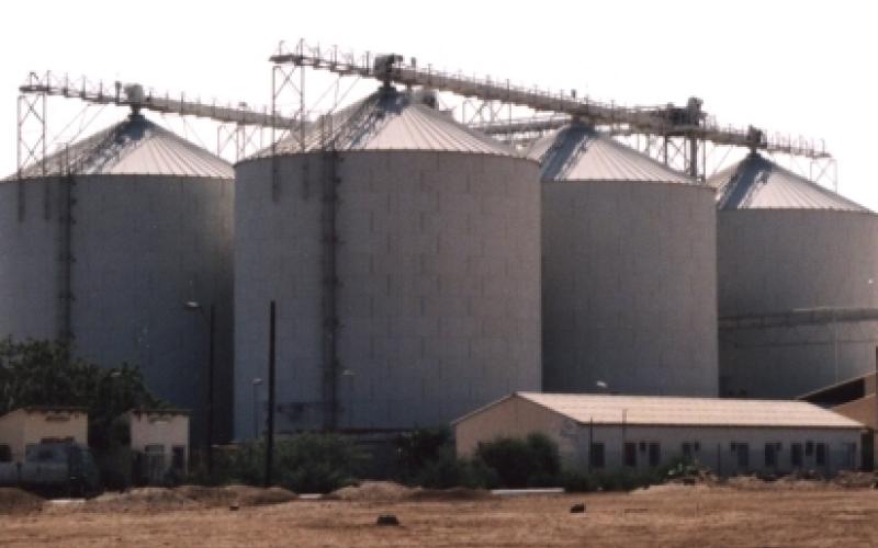 الزرقاء: وفاة عامل إثر سقوطه في صومعة للأعلاف