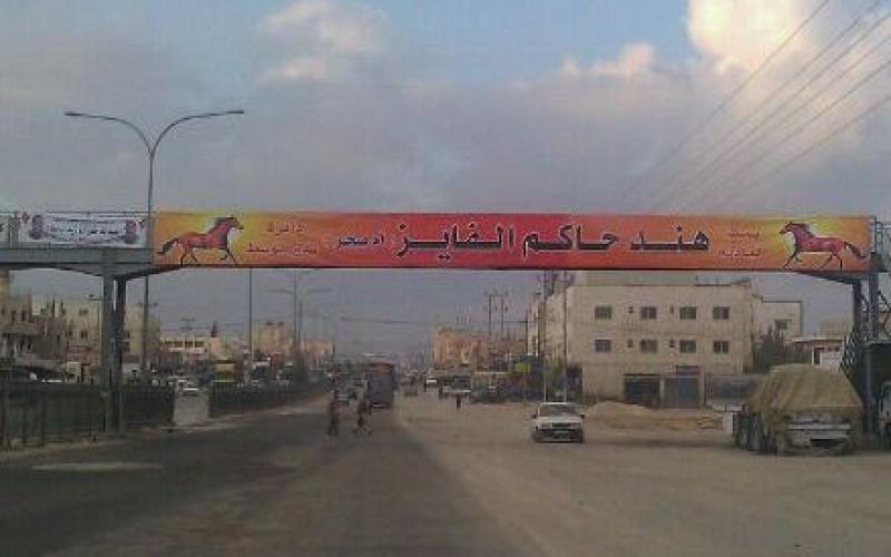 الدعاية الانتخابية تحتل جسور المشاة- عدسة غسان فرج 