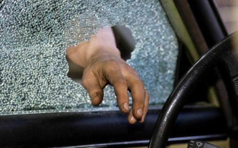 القبض على سارقي مركبات 