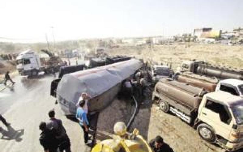 وفاة سائق صهريج إثر انقلابه على طريق العقبة