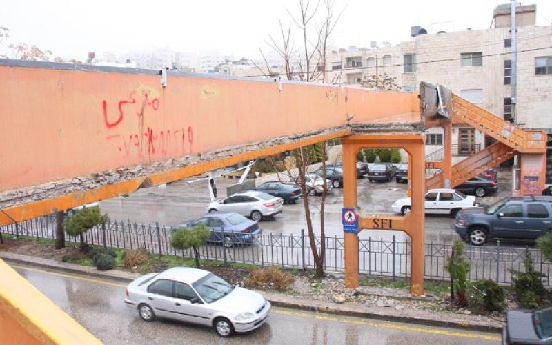 دوار المدينة: انهيار جزئي لجسر مشاه 