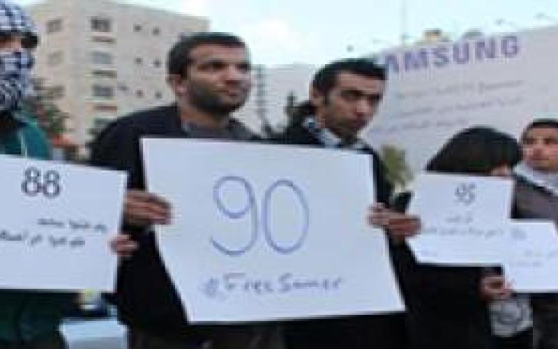 سلسلة بشرية للتضامن مع الاسرى 