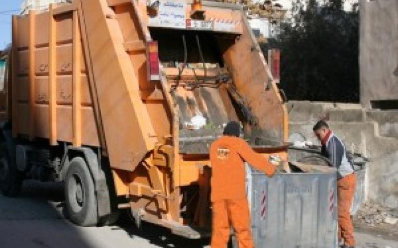 توريد آليات جمع نفايات جديدة للأمانة مطلع نيسان 