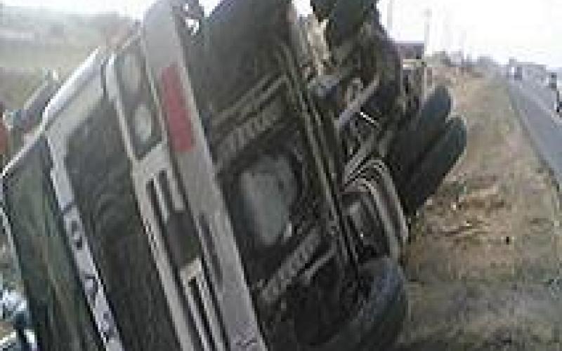 العدسية: تدهور شاحنتين واصطدام إحداهما بـ7 مركبات