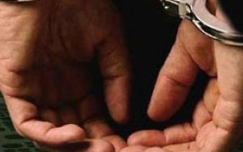 القبض على مجموعة لصوص ينتحلون صفة رجال الأمن