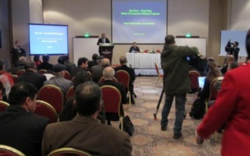 بحث نتائج دراسة جدوى "ناقل البحرين" في رام الله