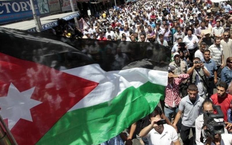 "على العهد" مسيرة للإسلاميين من امام الحسيني 