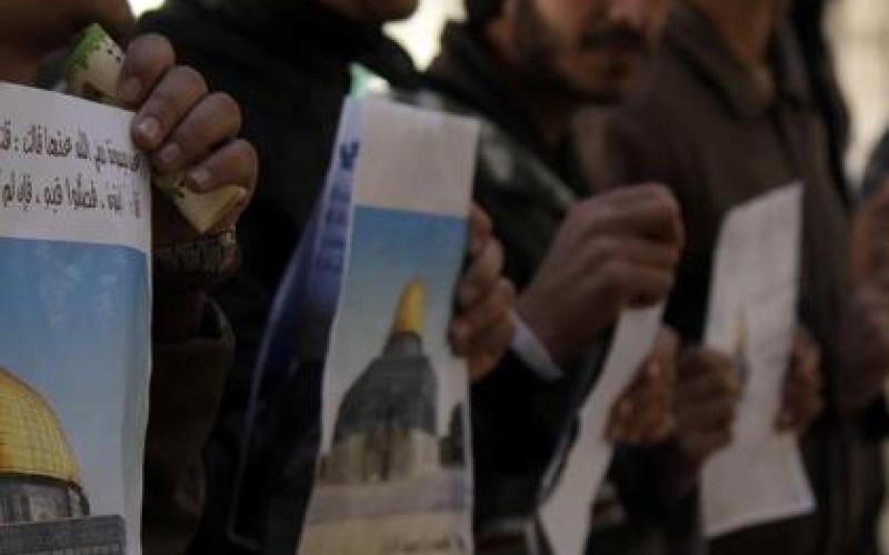 سلسلة بشرية في "الأردنية" نصرة للأقصى والمقدسات